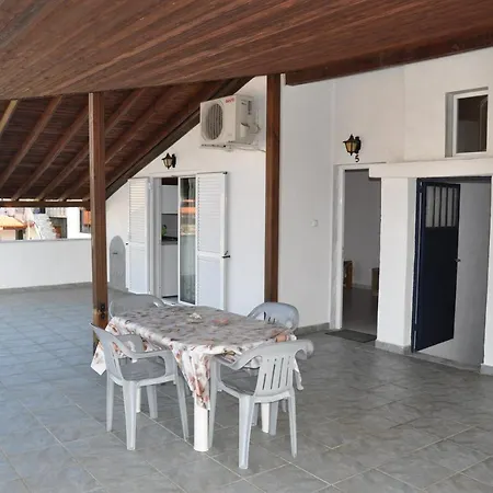 Stavroula ηospitality Vrasna